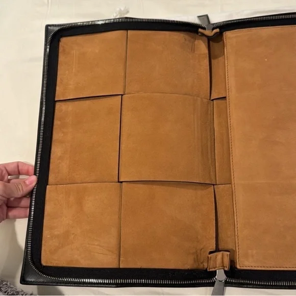 NWT Authentic Bottega Veneta Leather Large Arco Pouch - Picture 8 of 16